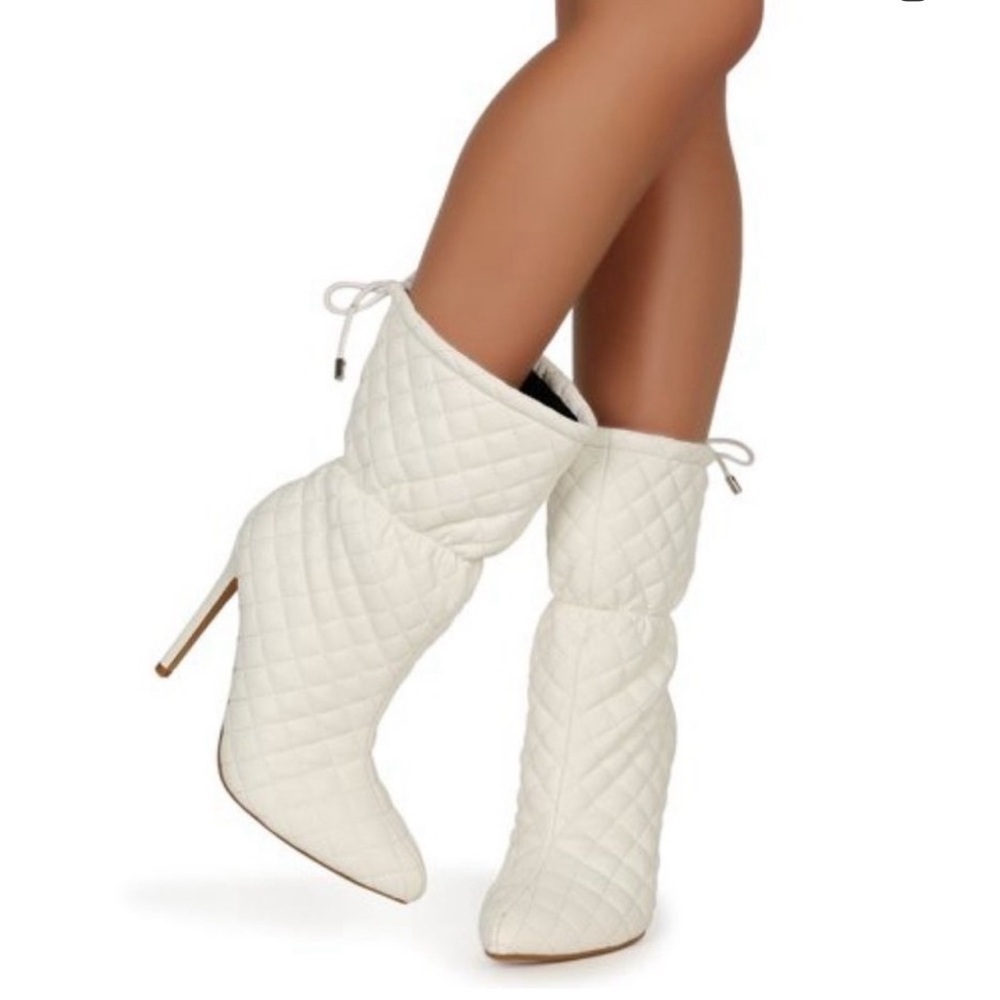 Ego Boots Women's 7 White Quilted Texture 4.5" Stiletto Heel Pointed‎ Toe Glam